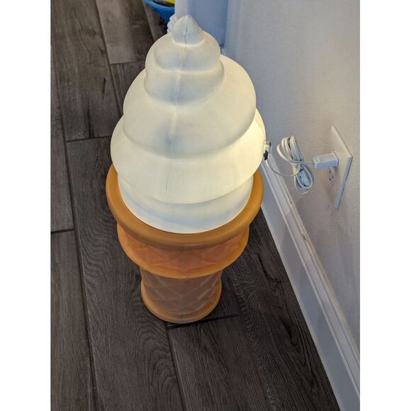 SAFE-T CUP Display, 27" Tall Lighted Ice Cream Cone Blow Mold WORKS!  RARE!! - Picture 3 of 5